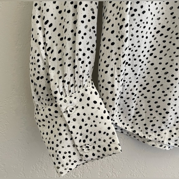 Elegant Black and‎ White Polka Dot Blouse - Picture 4 of 6